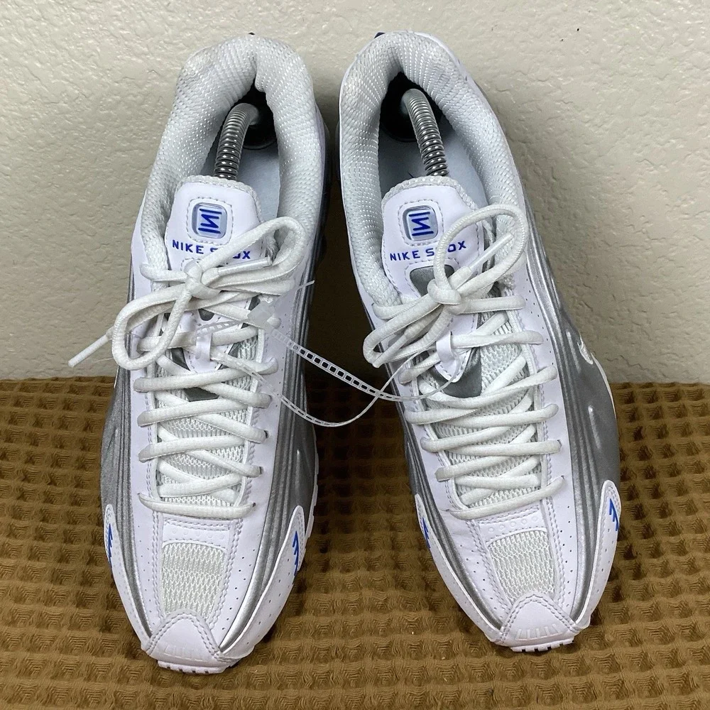 NEW Nike Shox R4 Womens Sz 9 White Photo Blue Hero Silver AR3565-105